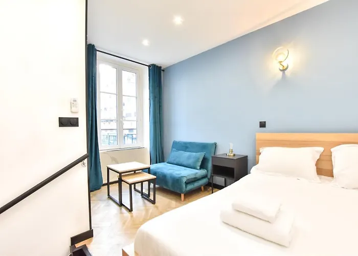 CMG- Magnifique appartement en duplex - 3p - Commerce