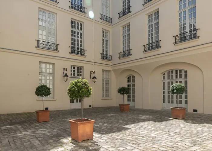 Spacious Cocoon In The Marais