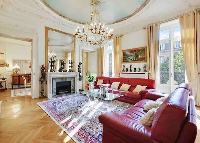 Champs Elysees : Appartement 200 M2 Avec Balcon