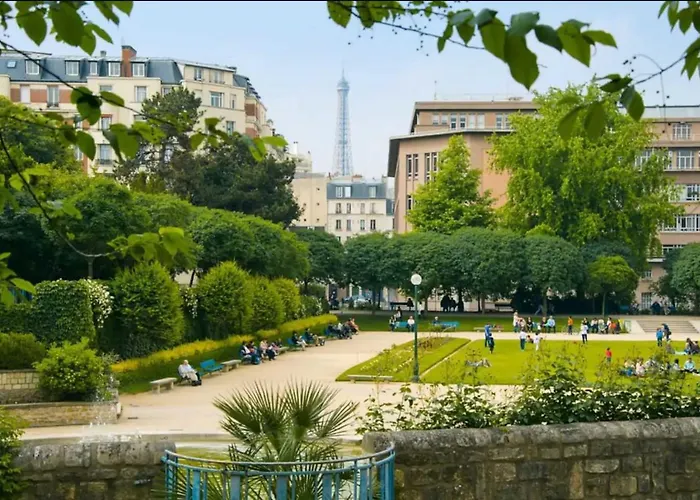 Beautiful Cocoon Near The Eiffel Tower