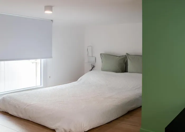 Spacious Studio On The Champs-Elysees
