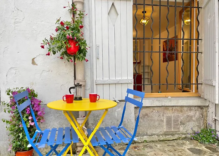 Heart Of Montmartre Cute & Cozy