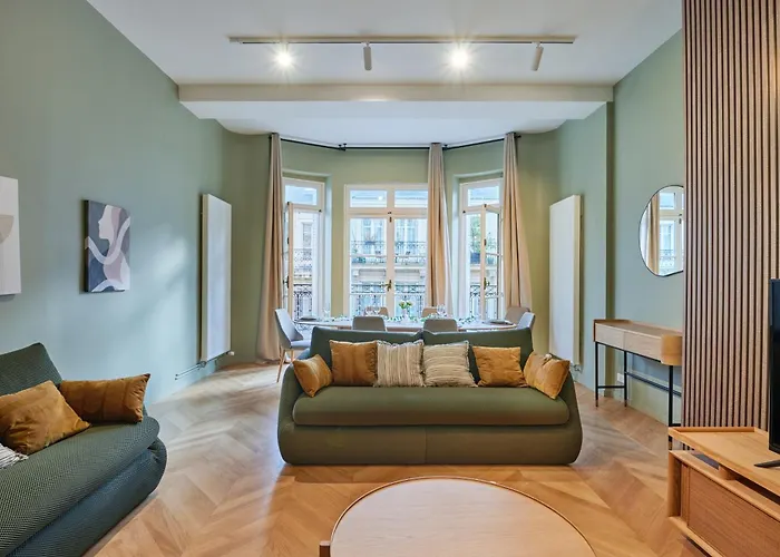 Elegant 2-Bedroom Apartment - Trocadero