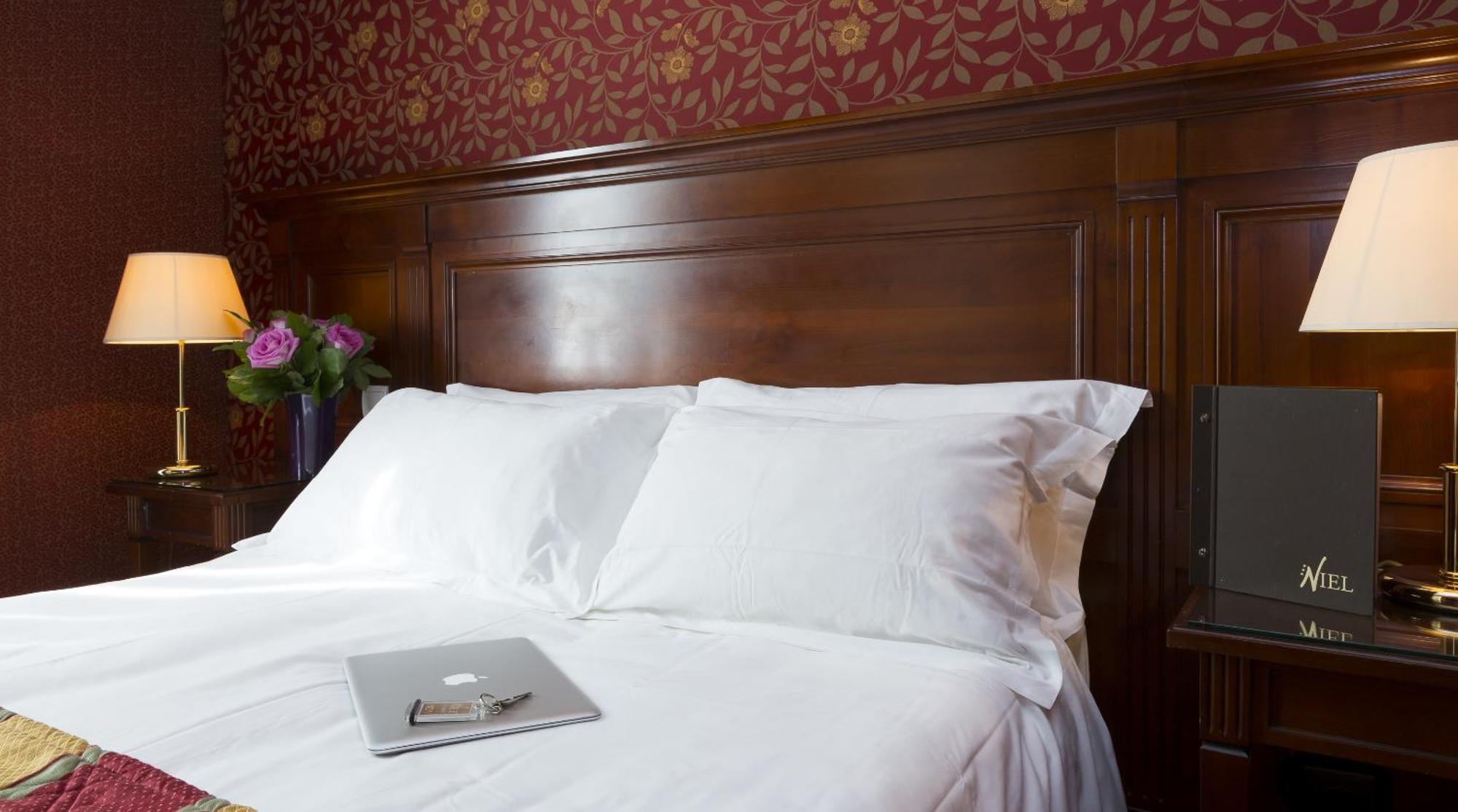 Elysees Niel Hotel 3*
