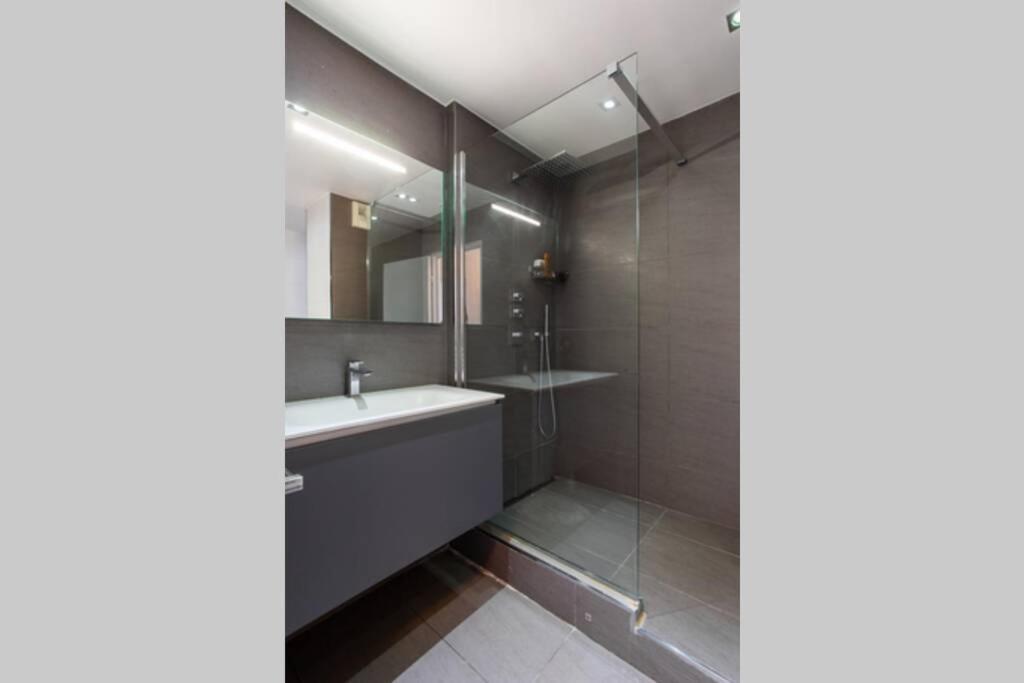 Appartement Prox.gare Montparnasse-galeries Lafayette! 4pers. *