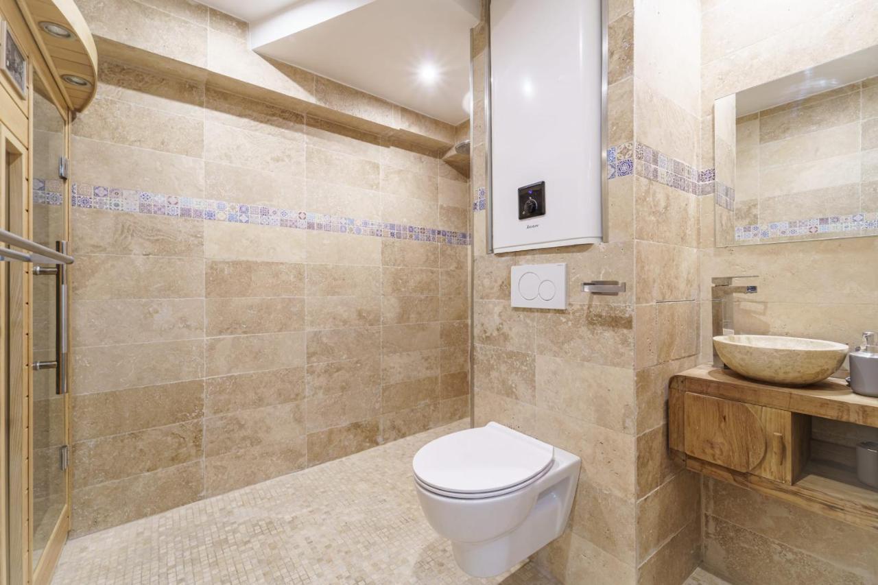 Apartment Parisian Flat With Sauna