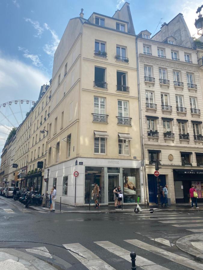 Apartment Pied A Terre Saint Honore Paris