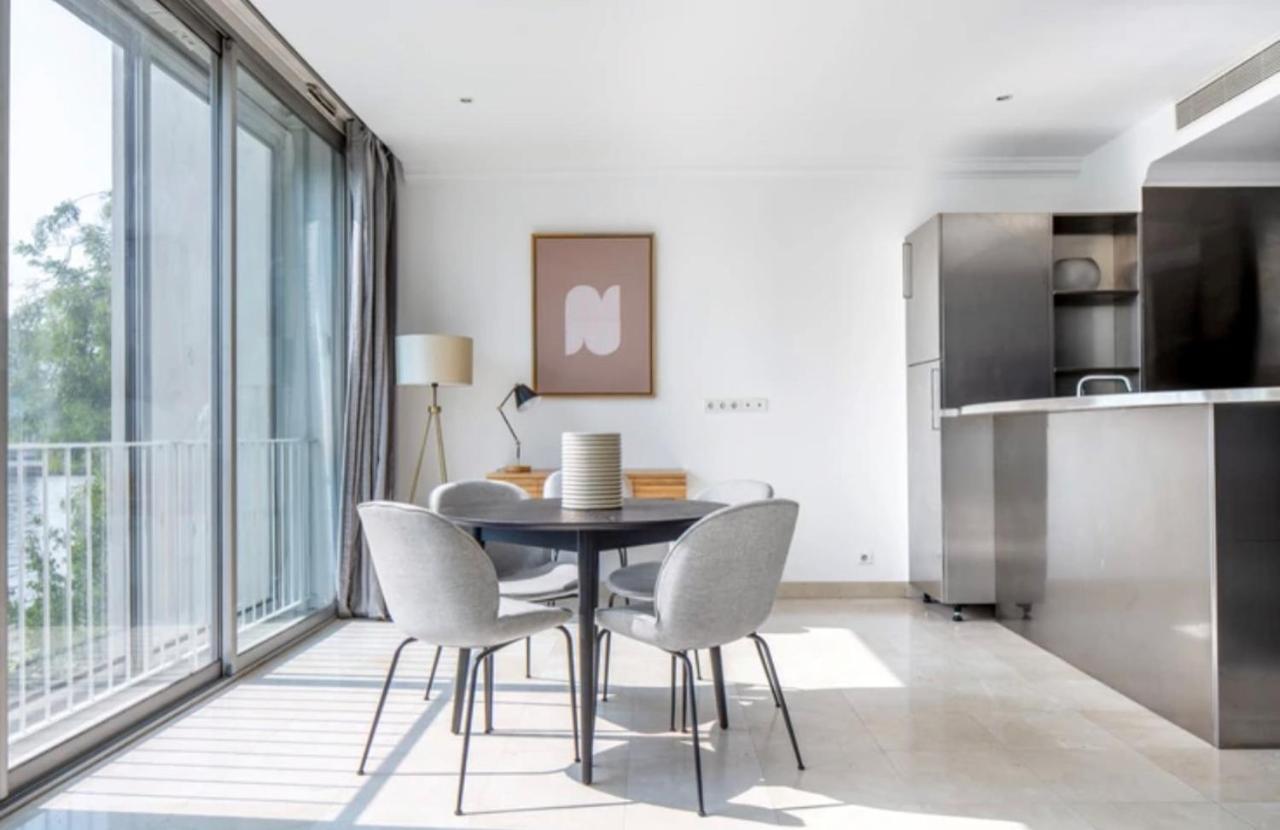 Bright 1bedroom Centrally Located With Most Beautiful Views From Seine At 10 Minutes Walking From Beaugrenelle Shopping Mall And Eiffel Tower * Paris