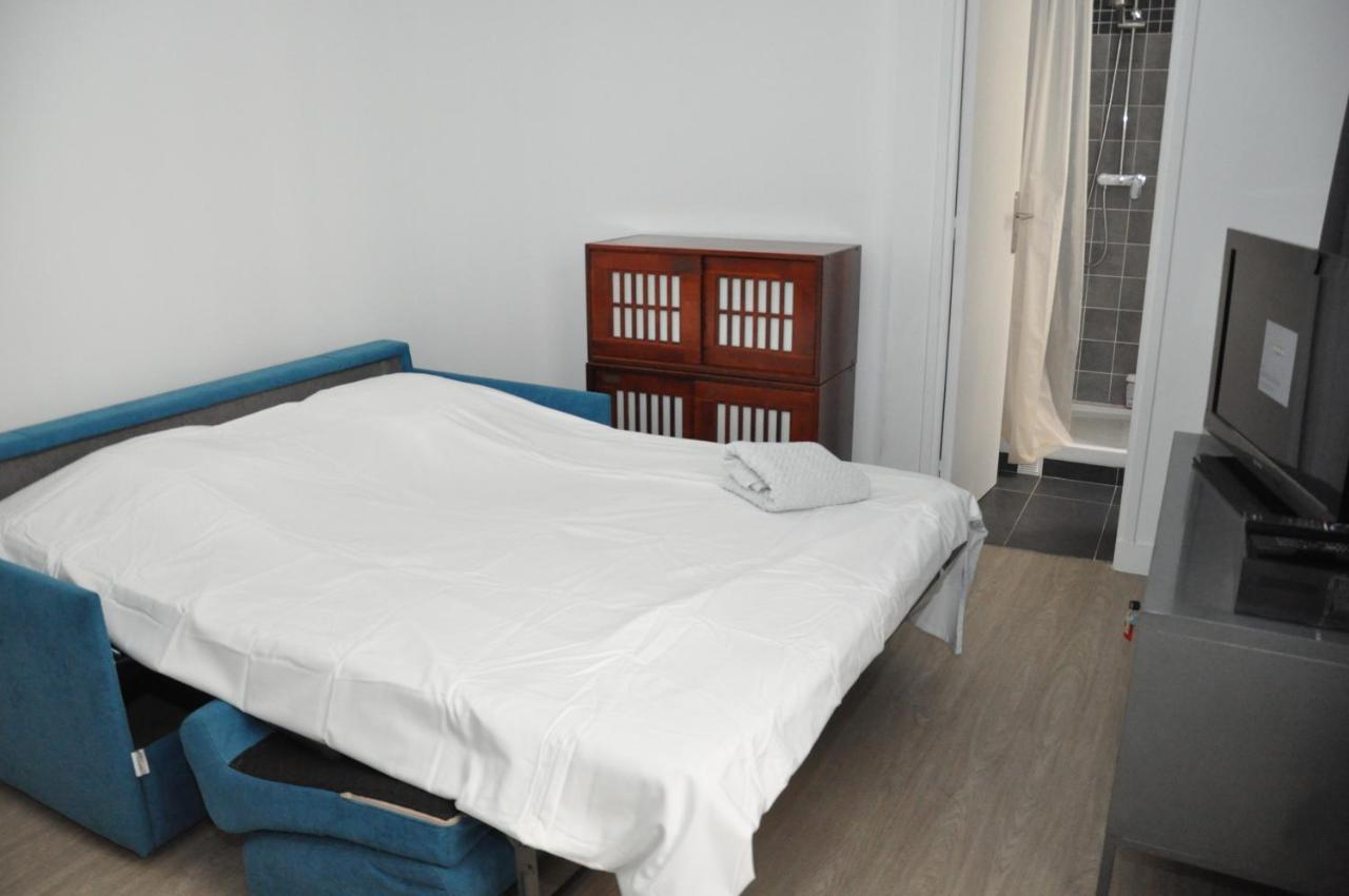 Faubourg Saint Martin Apartment *