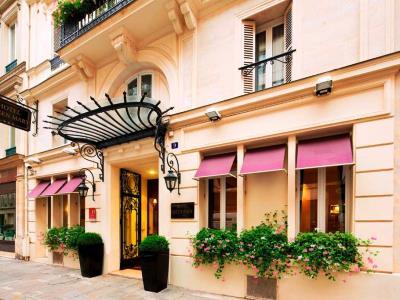Queen Mary Hotel 4*