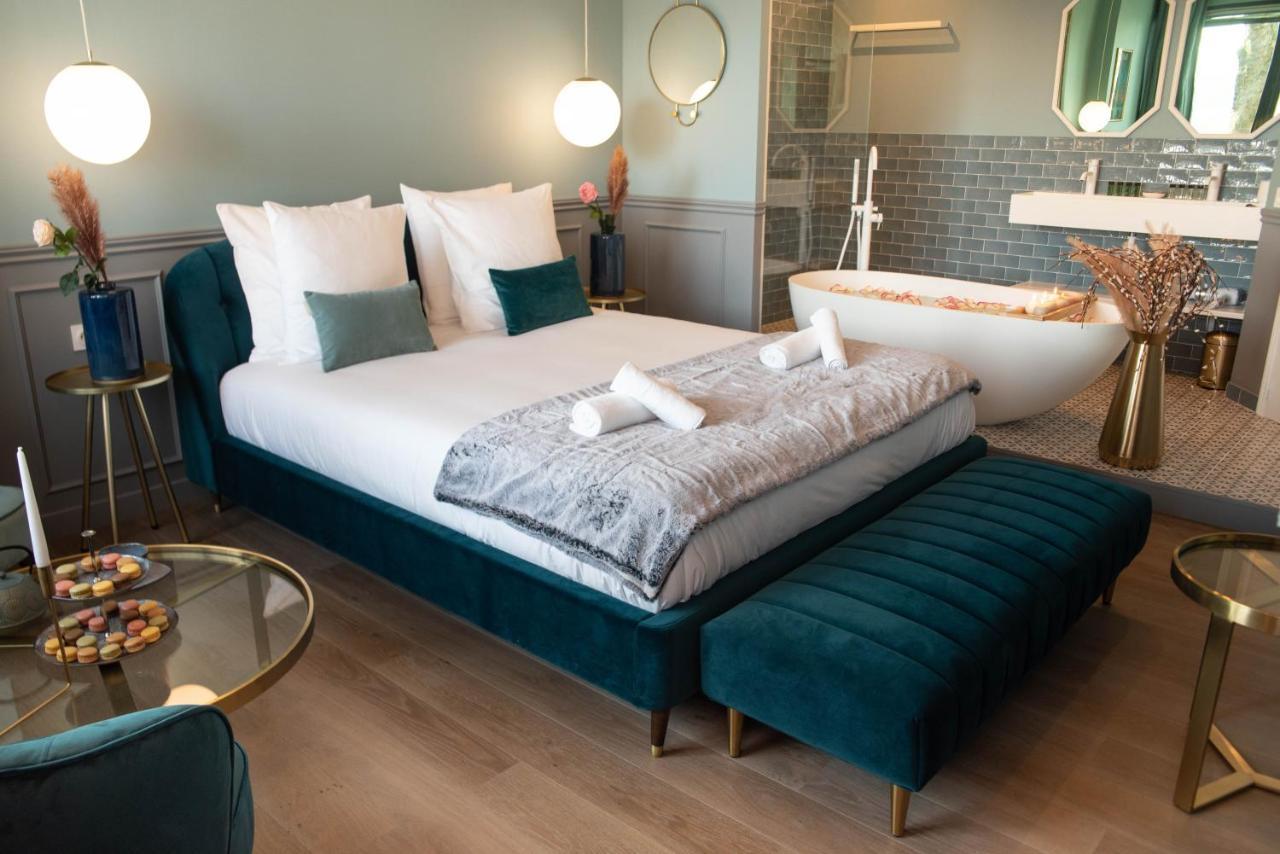 The Parisian Blue Eiffel Tower Apartment