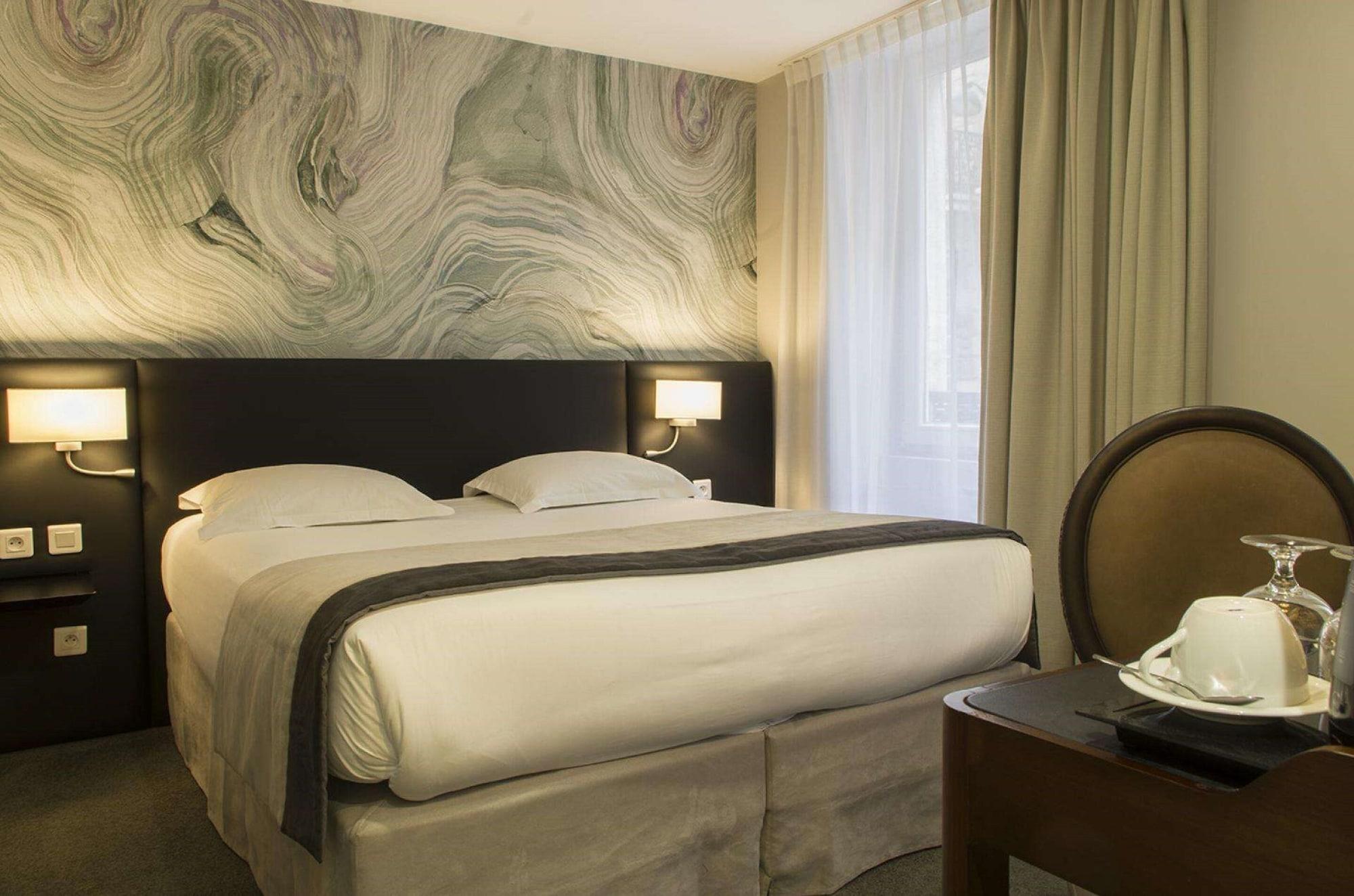Queen Mary Paris
