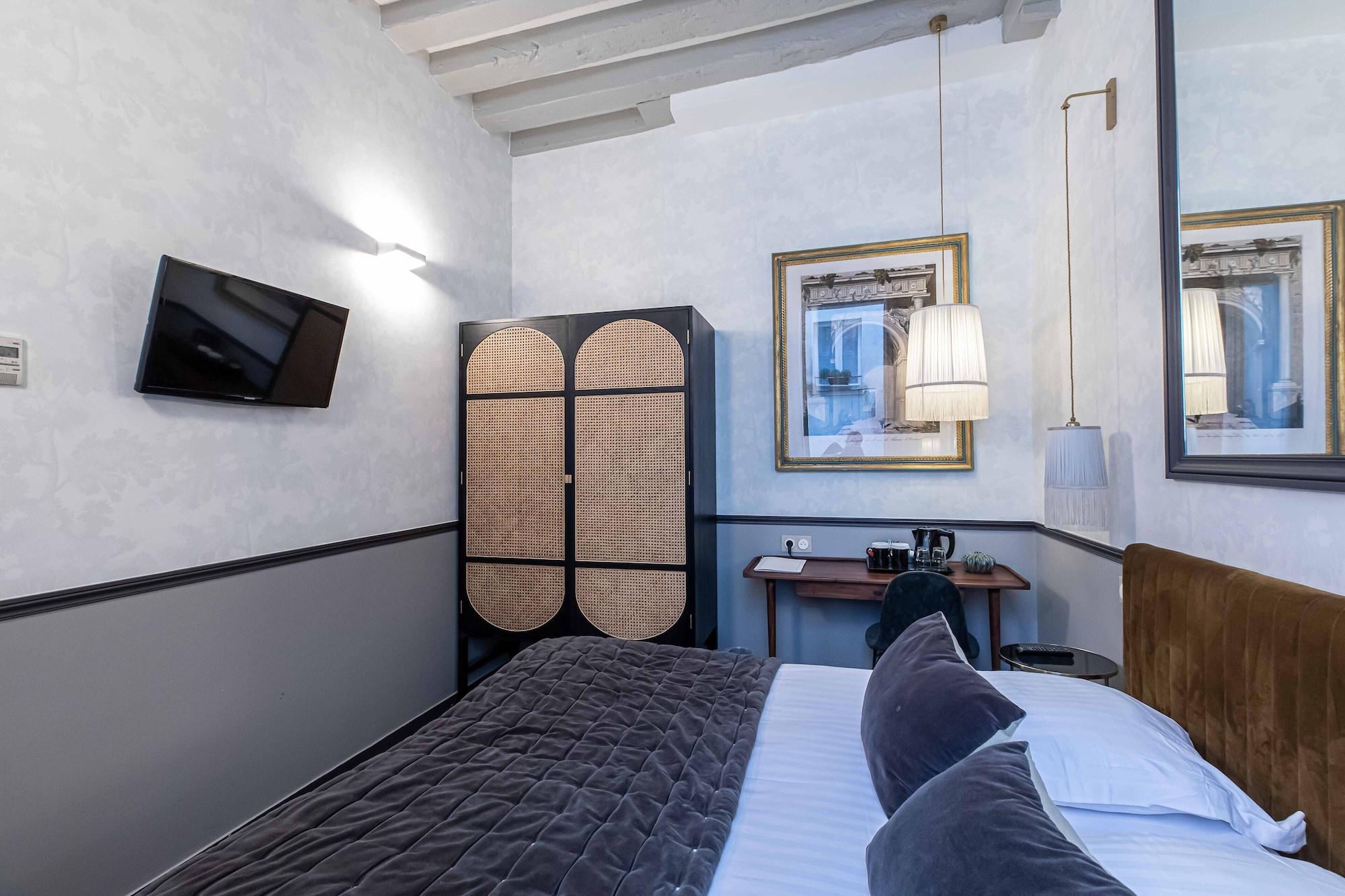Hotel Dauphine Saint Germain 3*