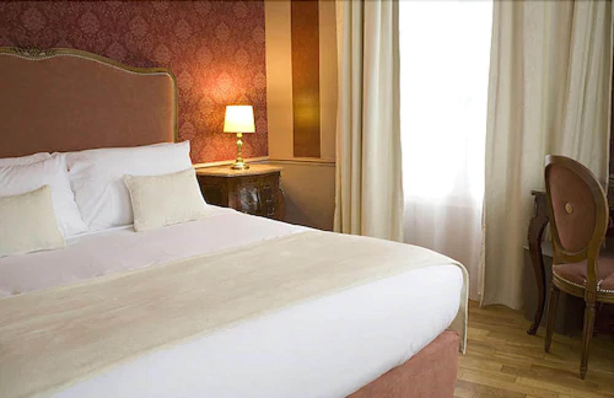 Hotel Eiffel Trocadero 4*