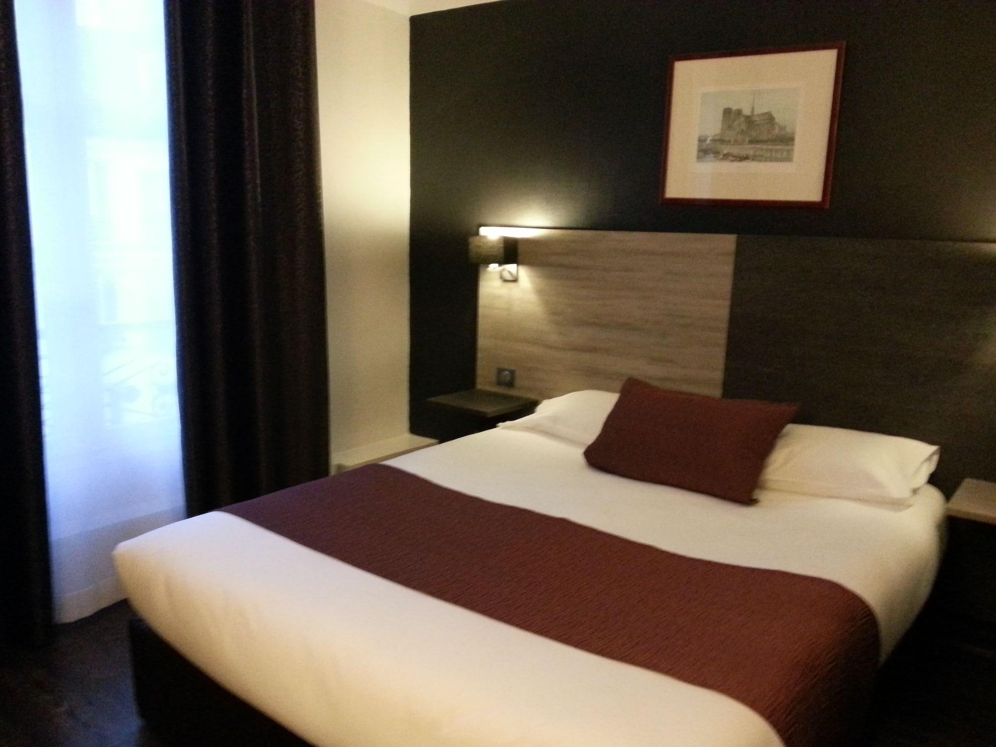 Derby Eiffel 3* Paris