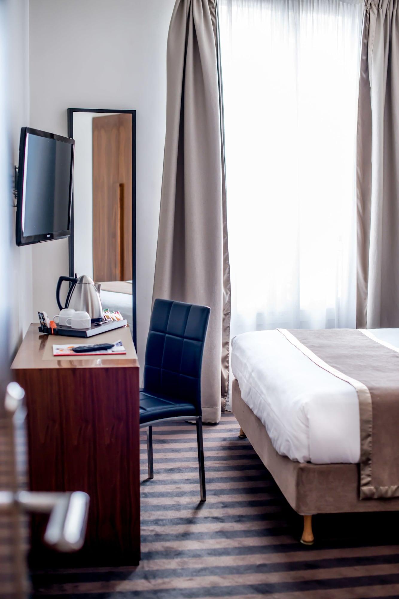 Hotel Art Eiffel 3*