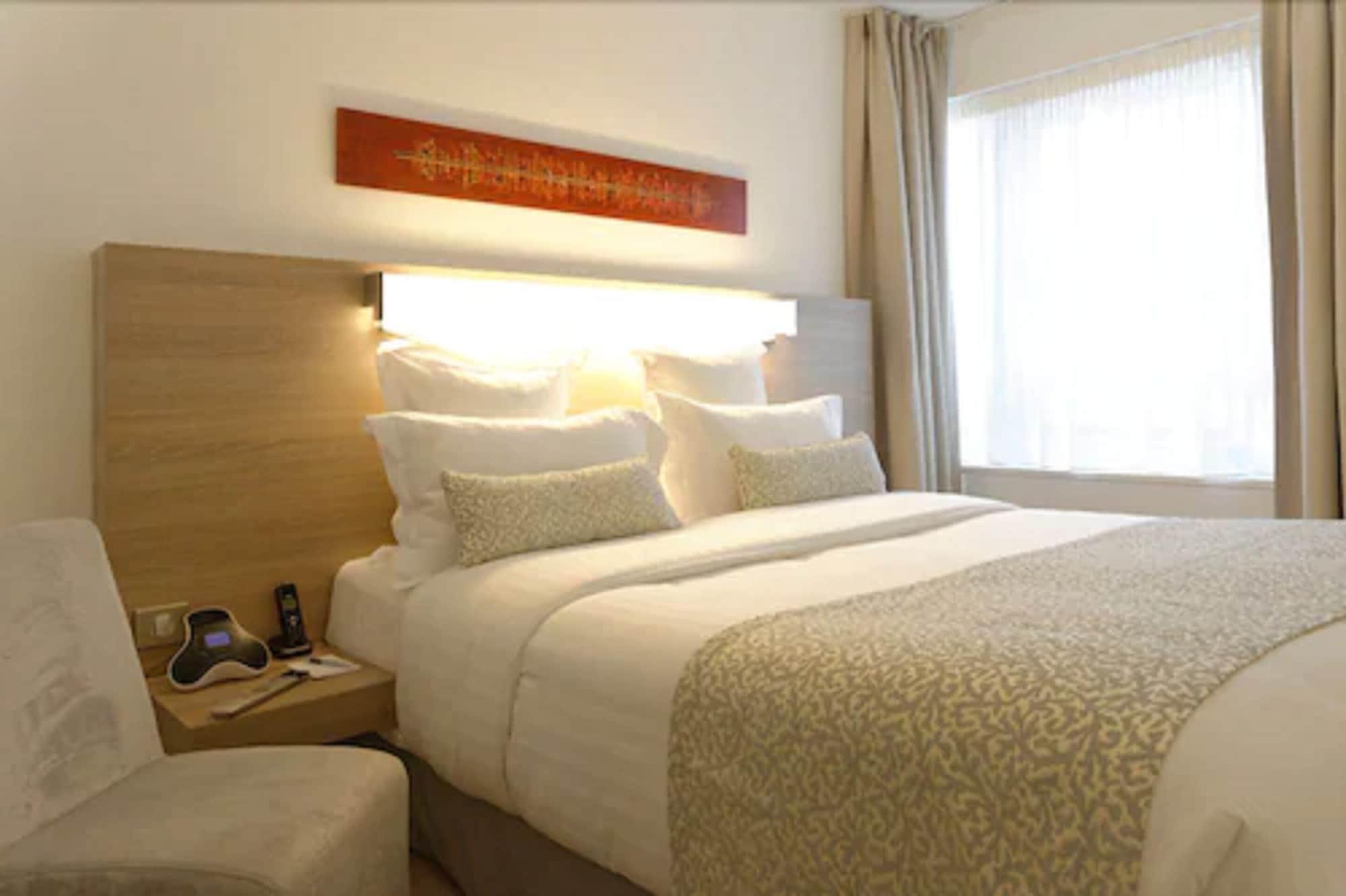 Aparthotel Alma Marceau 4*