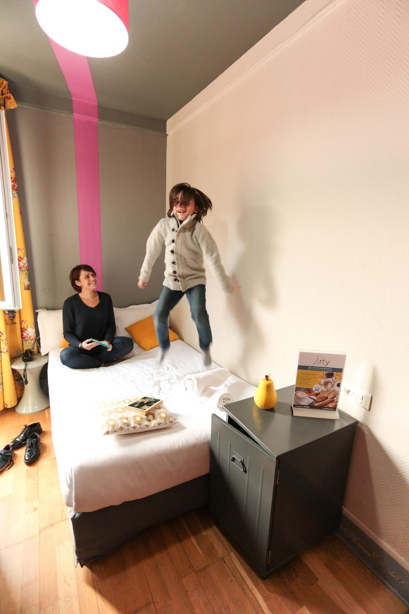 Hostel Arty Porte De Versailles By River
