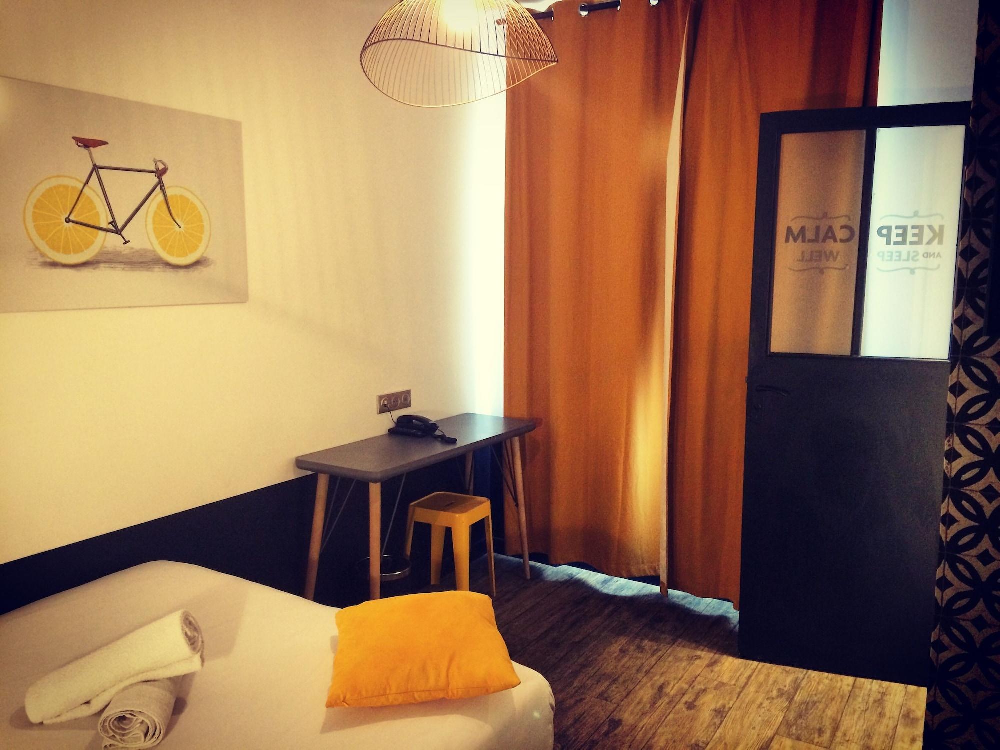Hostel Arty Porte De Versailles By River