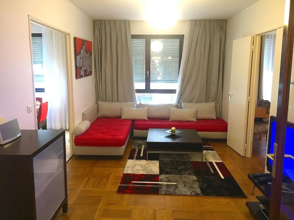 The Atrium Minutes Walk Victor Hugo Eiffel Tower Arc Du Triumph Et Champs Elysee Luxury 62 Renovated Videosurveillance Master Bedroom Living Area Dinning Bathroom Separated Toilet Spacious Sleeps Six Design Functional Furniture Equipment Appartement Paris