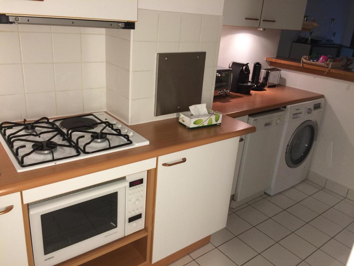 Appartement The Atrium Minutes Walk Victor Hugo Eiffel Tower Arc Du Triumph Et Champs Elysee Luxury 62 Renovated Videosurveillance Master Bedroom Living Area Dinning Bathroom Separated Toilet Spacious Sleeps Six Design Functional Furniture Equipment Paris