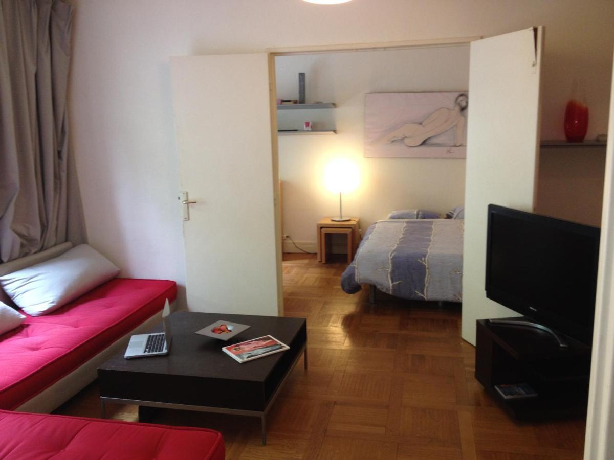 The Atrium Minutes Walk Victor Hugo Eiffel Tower Arc Du Triumph Et Champs Elysee Luxury 62 Renovated Videosurveillance Master Bedroom Living Area Dinning Bathroom Separated Toilet Spacious Sleeps Six Design Functional Furniture Equipment Appartement