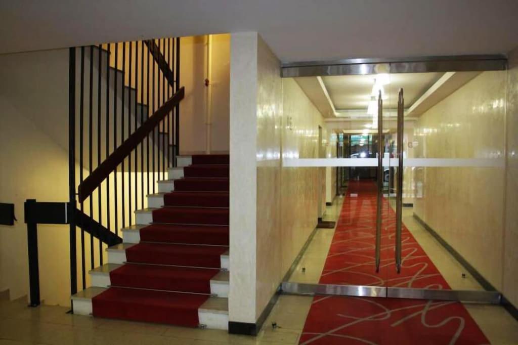 Appartement The Atrium Minutes Walk Victor Hugo Eiffel Tower Arc Du Triumph Et Champs Elysee Luxury 62 Renovated Videosurveillance Master Bedroom Living Area Dinning Bathroom Separated Toilet Spacious Sleeps Six Design Functional Furniture Equipment Paris