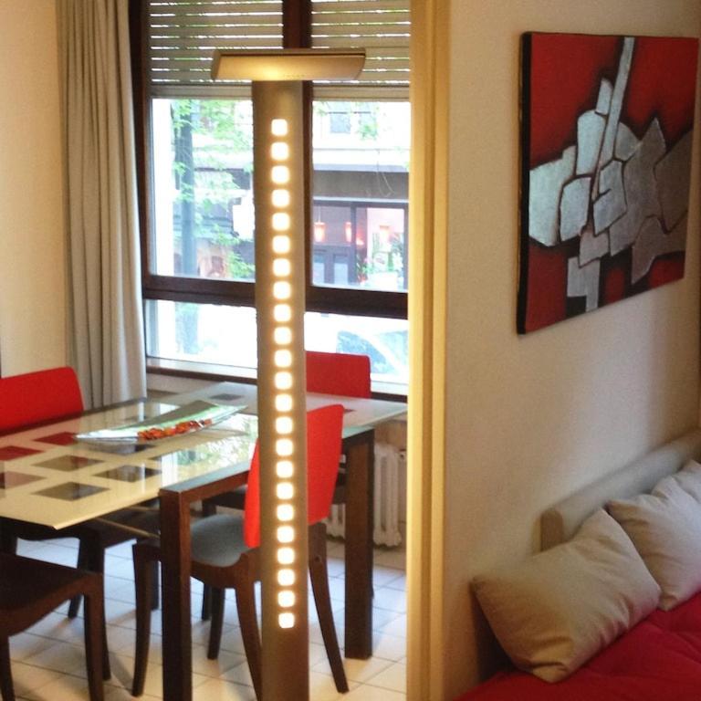 The Atrium Minutes Walk Victor Hugo Eiffel Tower Arc Du Triumph Et Champs Elysee Luxury 62 Renovated Videosurveillance Master Bedroom Living Area Dinning Bathroom Separated Toilet Spacious Sleeps Six Design Functional Furniture Equipment Appartement