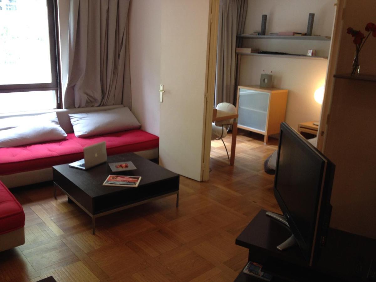 The Atrium Minutes Walk Victor Hugo Eiffel Tower Arc Du Triumph Et Champs Elysee Luxury 62 Renovated Videosurveillance Master Bedroom Living Area Dinning Bathroom Separated Toilet Spacious Sleeps Six Design Functional Furniture Equipment