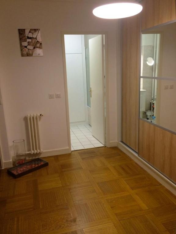 The Atrium Minutes Walk Victor Hugo Eiffel Tower Arc Du Triumph Et Champs Elysee Luxury 62 Renovated Videosurveillance Master Bedroom Living Area Dinning Bathroom Separated Toilet Spacious Sleeps Six Design Functional Furniture Equipment Appartement