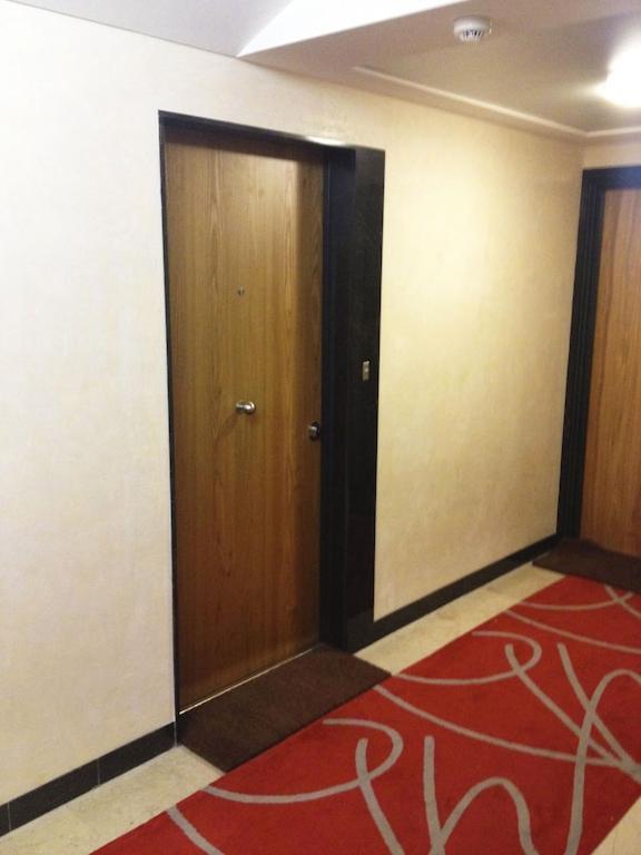 Appartement The Atrium Minutes Walk Victor Hugo Eiffel Tower Arc Du Triumph Et Champs Elysee Luxury 62 Renovated Videosurveillance Master Bedroom Living Area Dinning Bathroom Separated Toilet Spacious Sleeps Six Design Functional Furniture Equipment