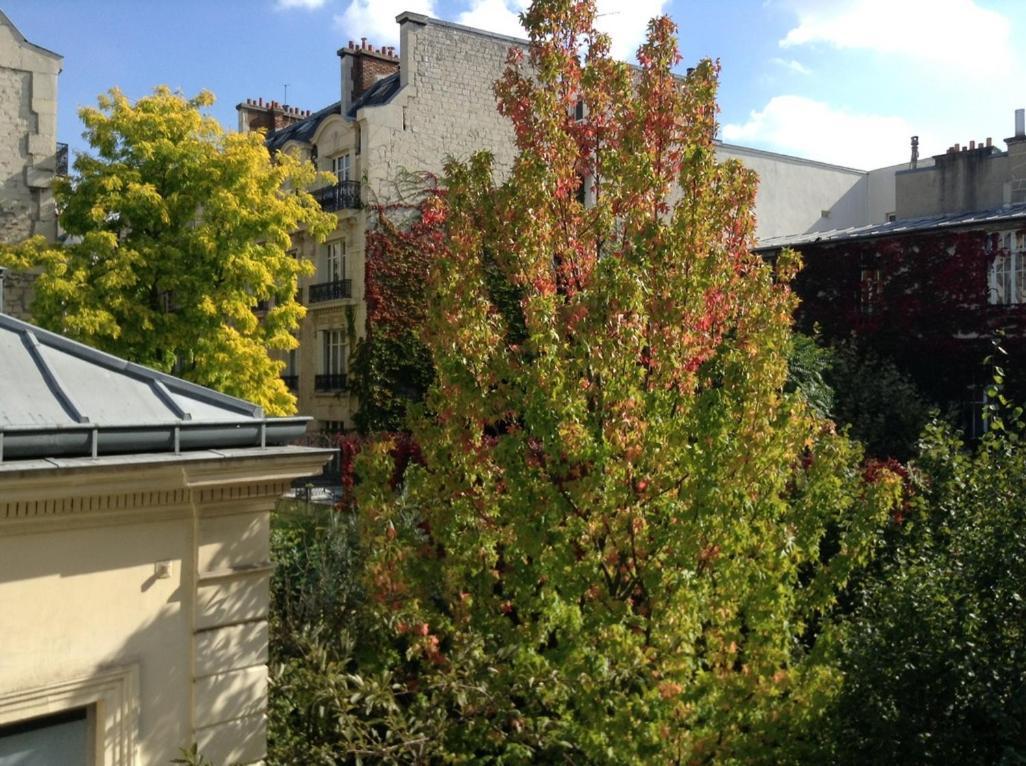 52 Clichy - D'hotes * Paris