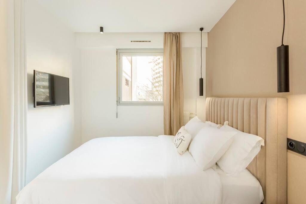 Luxurious 3 Min Walk From Eiffel Tower Apartment
