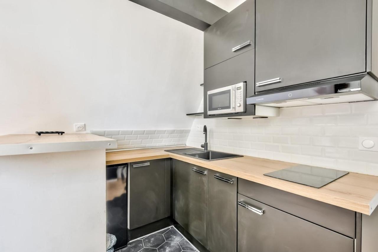 Charming Studio For 2 In The 8th District Appartement