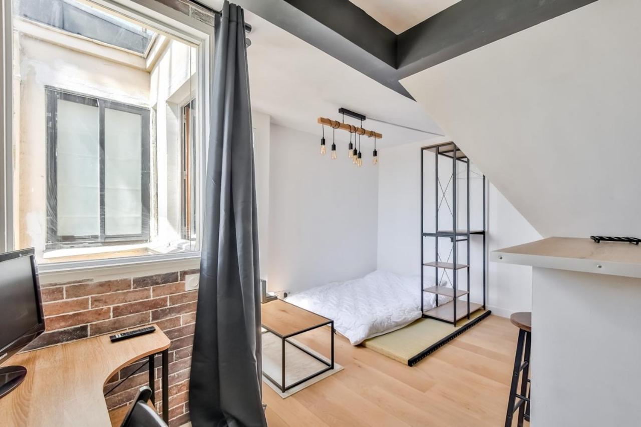 Appartement Charming Studio For 2 In The 8th District *