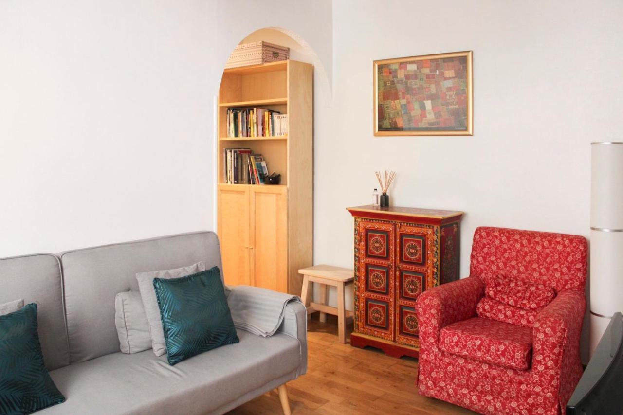 Bright 30 M Fully Renovated In 3rd *