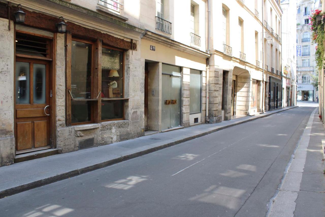 Bright 30 M Fully Renovated In 3rd Paris