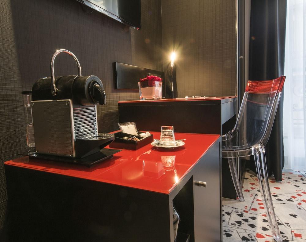 Splendor Elysees Hotel Paris