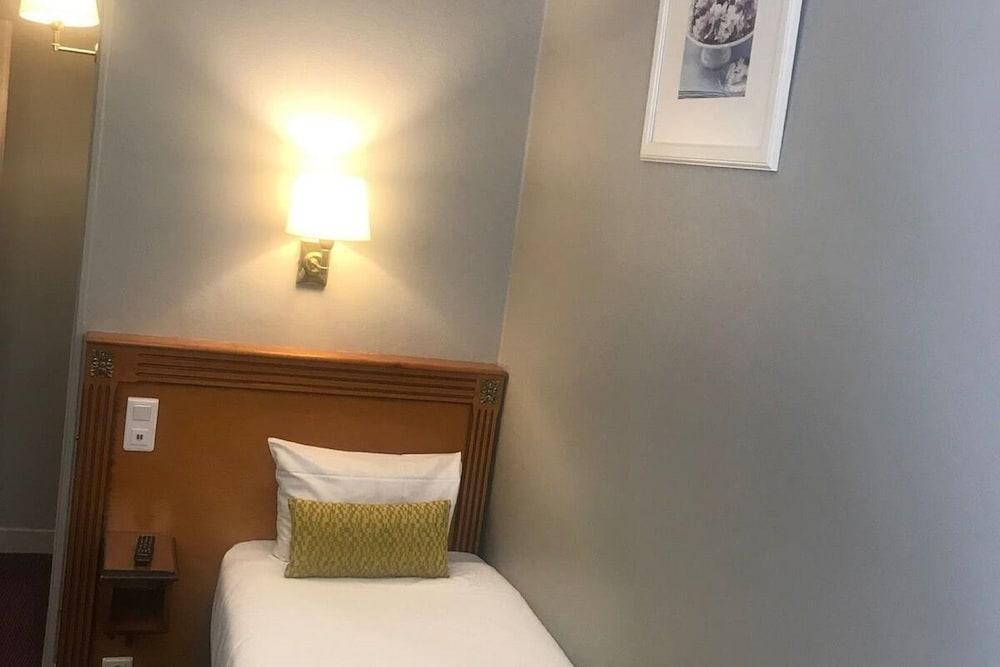 Modern Montmartre Hotel Paris