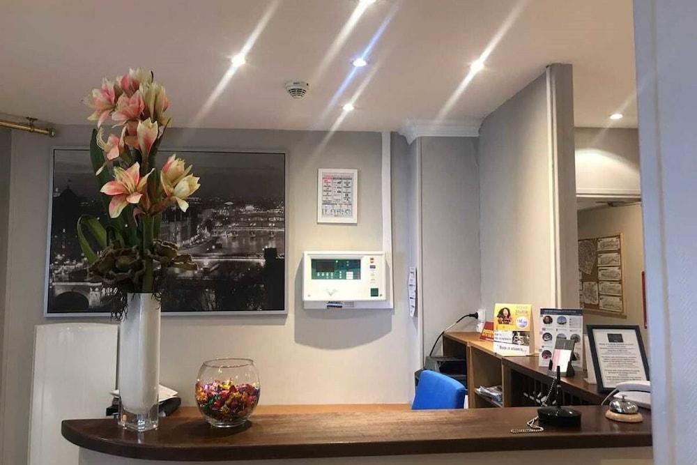 Modern Montmartre Hotel 3*