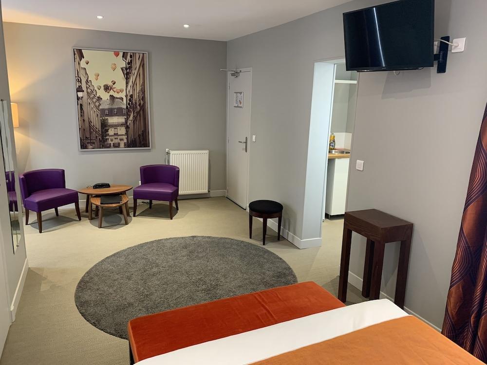 Modern Montmartre Hotel