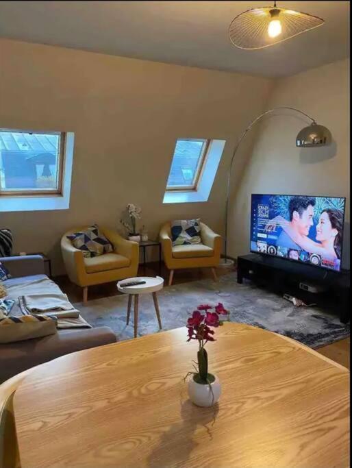 Quiet And Spacious Near Champs Elysees Apartment Paris