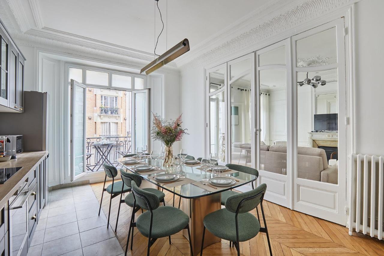 Center Of By Prestige * Paris