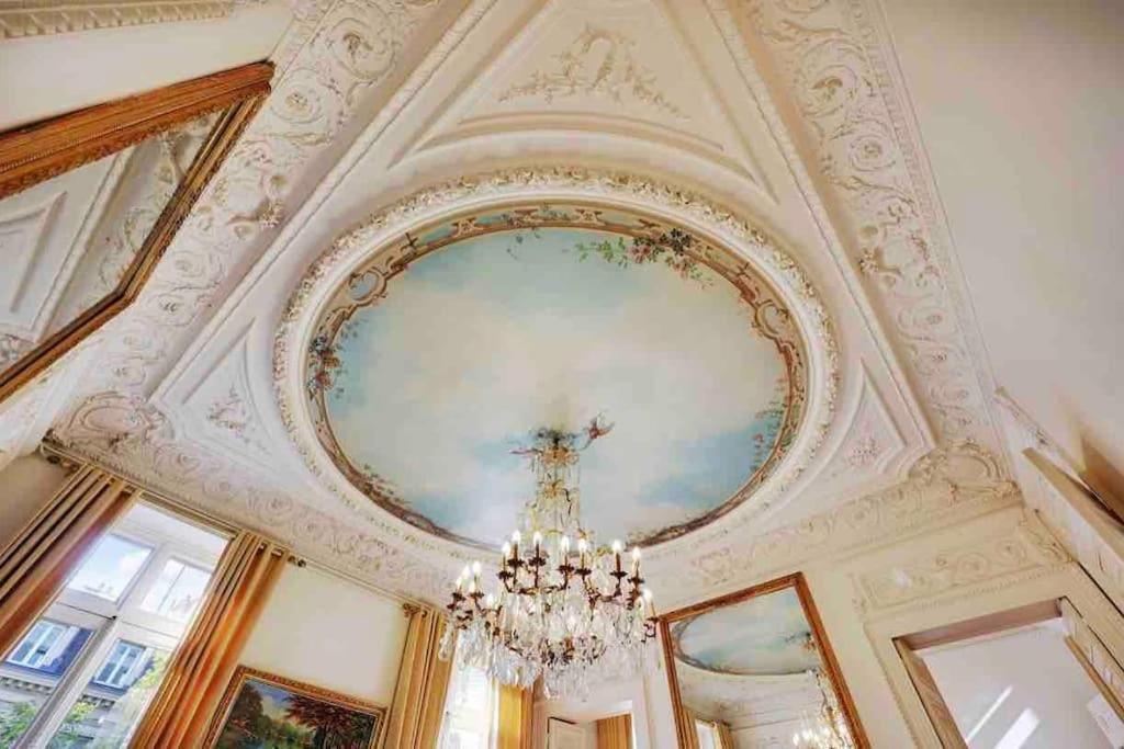 Apartment Champs Elysees : 200 M2 Avec Balcon Paris