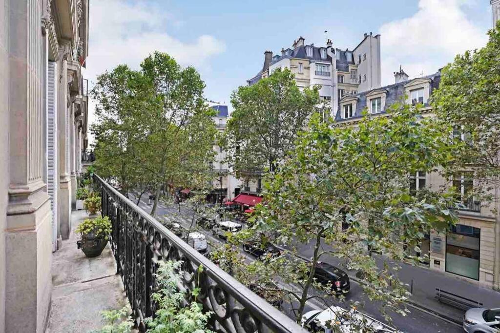 Champs Elysees : 200 M2 Avec Balcon Apartment Paris