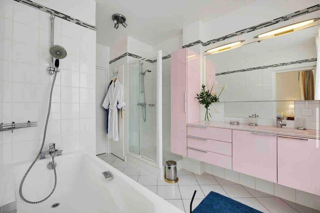 Apartment Champs Elysees : 200 M2 Avec Balcon *