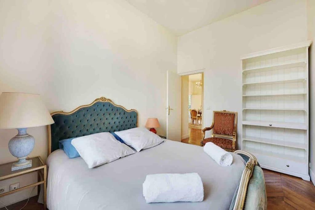 Apartment Champs Elysees : 200 M2 Avec Balcon *