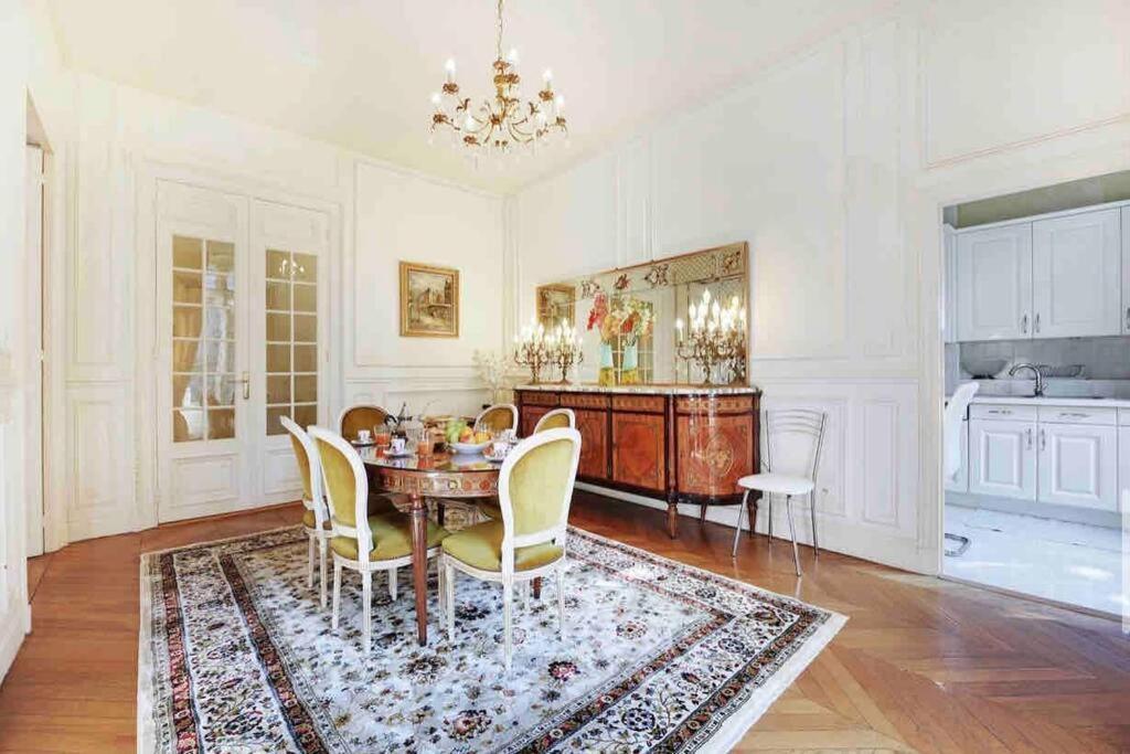 Apartment Champs Elysees : 200 M2 Avec Balcon *