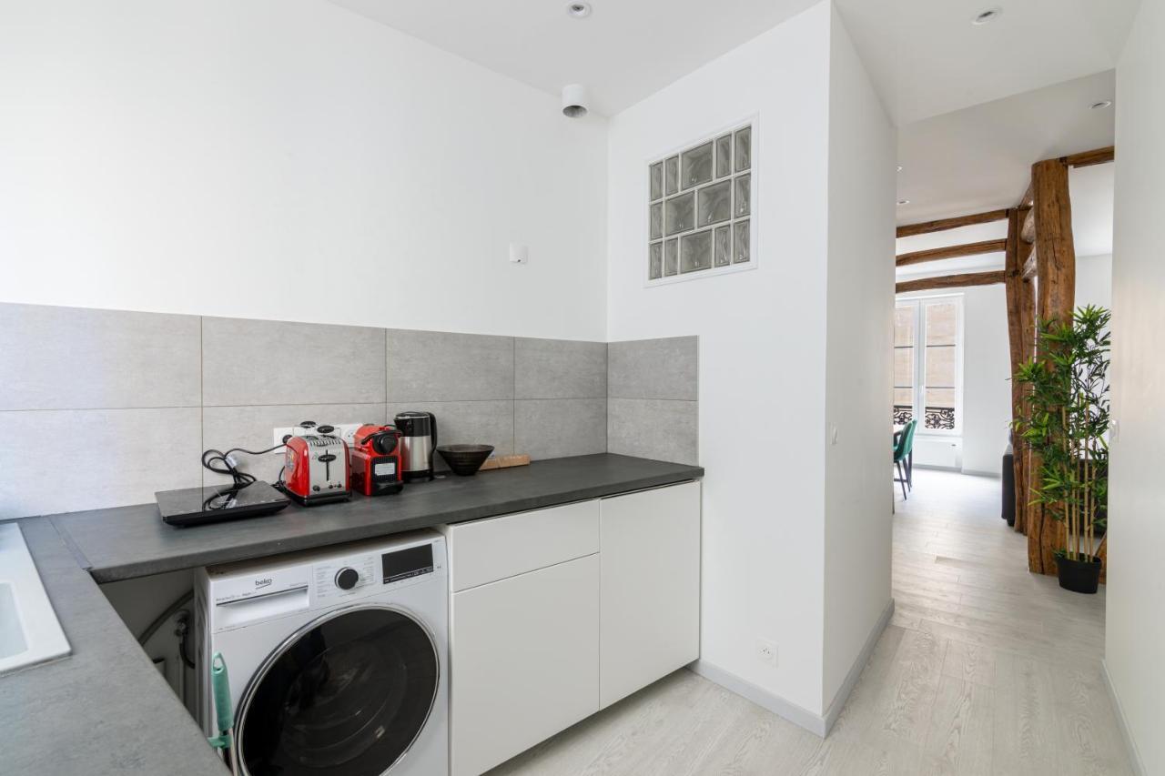 Apartment Luxurious 2 Bedroom Avenue Des Champs-elysees Saint-philippe Du Roule Free Netflix Paris