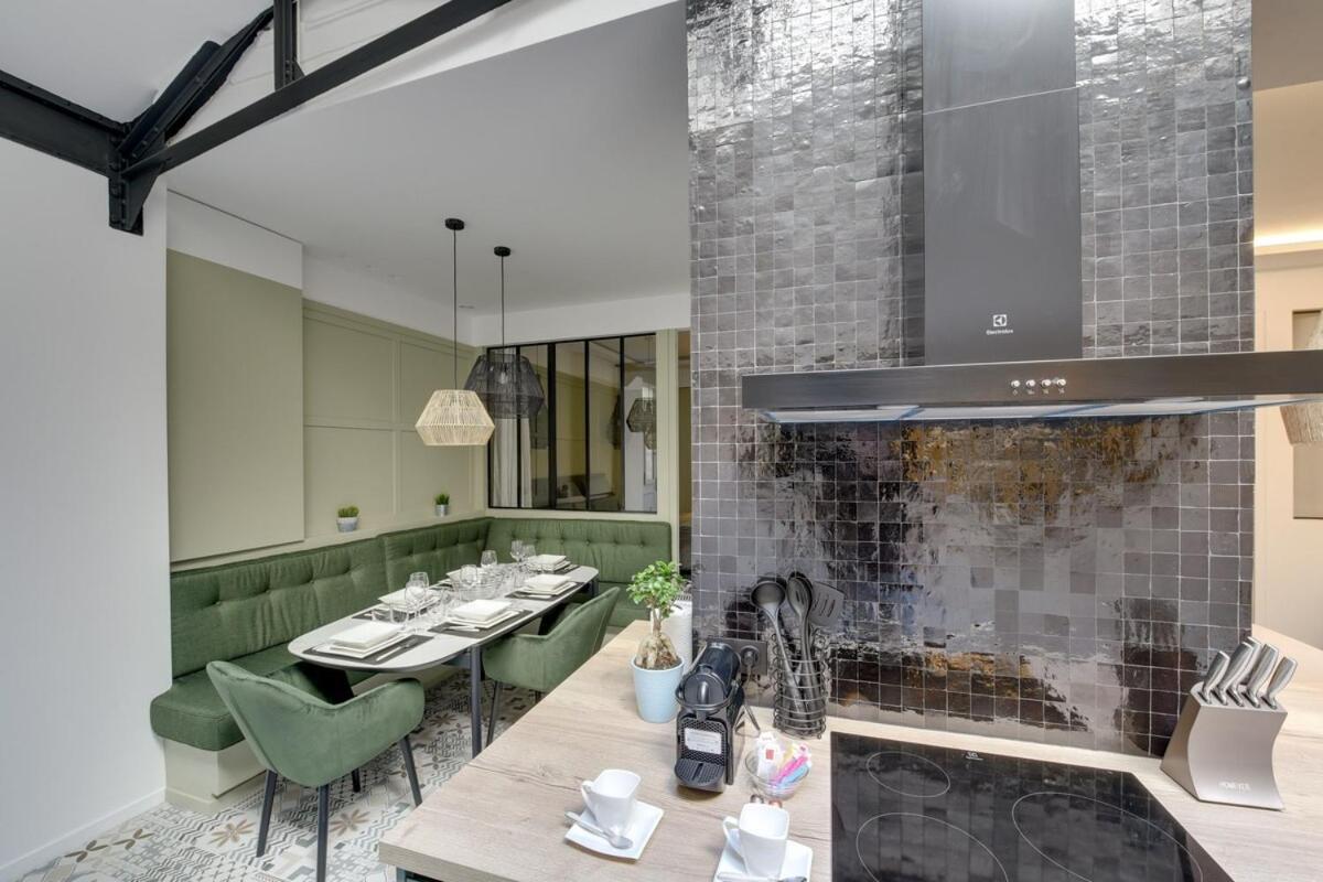 166 Roza - Superb In Paris.